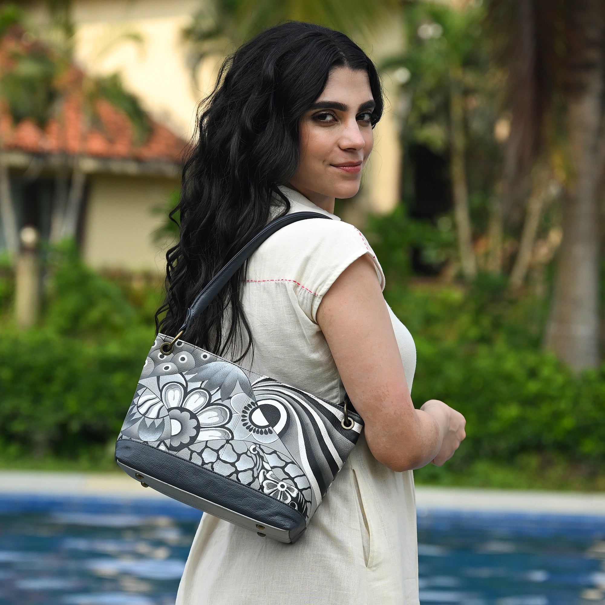 Medium Shoulder Tote - 8348